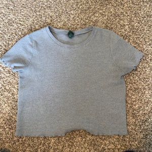 Grey cropped t-shirt